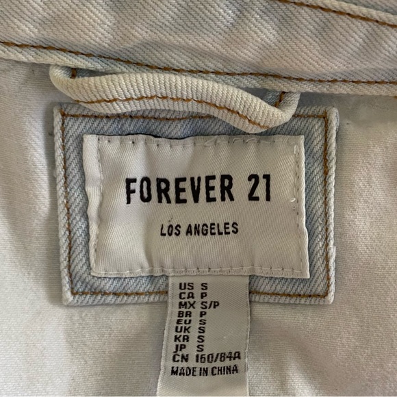 FOREVER 21 BLUE LIGHT WASHED DENIM JEAN JACKET - Picture 7 of 7